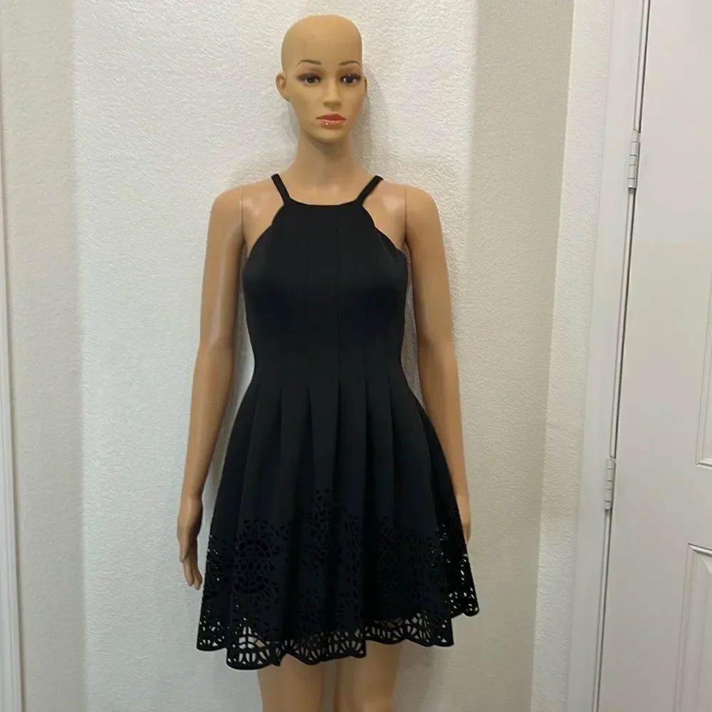 Vince Camuto Dress Sz 2 Black Scoop Neck Sleeveless Pleated Cutouts Mini Lined